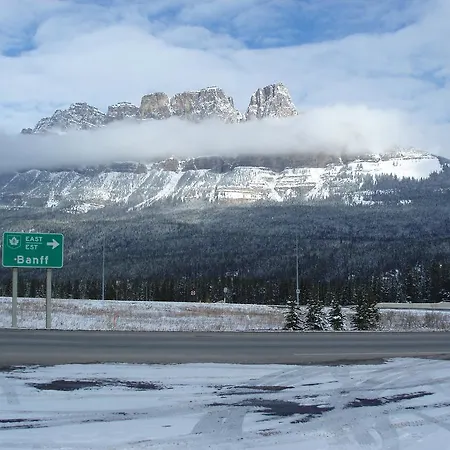 Hi Castle Mountain - Hostel-2